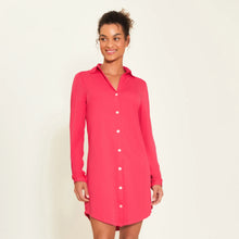 Cargar imagen en el visor de la galería, Model Front: Uv Line Chemise Shirtdress Copenhagen Pink Upf50+
