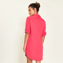 Cargar imagen en el visor de la galería, Model Back: Uv Line Chemise Shirtdress Copenhagen Pink Upf50+
