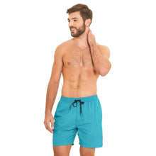 Cargar imagen en el visor de la galería, Model Front: Uv Line Bermuda / Short Pour Homme Short Lucca Petroleo Upf50+
