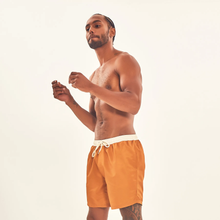 Cargar imagen en el visor de la galería, Image 03: Uv Line Bermuda / Short Pour Homme Shorts Boxer Ocre Upf50+
