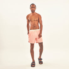 Cargar imagen en el visor de la galería, Model Front: Uv Line Bermuda / Short Pour Homme Shorts Boxer Rose Upf50+
