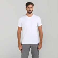 Cargar imagen en el visor de la galería, Model Front: Uv Line Fitness Haut Sport Fit Mas Branco Upf50+
