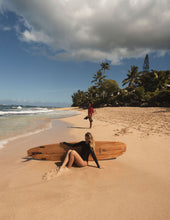 Cargar imagen en el visor de la galería, Image 10: Wednesday In Hawaii By Rio De Sol Une Pièce Lava Surf
