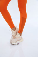 Cargar imagen en el visor de la galería, Legging Hyper Regulagem No Cos Laranja Orangeade
