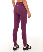 Cargar imagen en el visor de la galería, Legging Sem Costura Essential Roxo Wine
