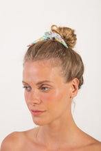 Cargar imagen en el visor de la galería, Tiny-Garden Scrunchie
