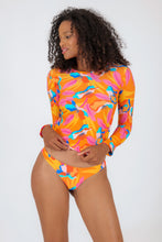 Cargar imagen en el visor de la galería, Top Orange-Bloom Rash-Guard
